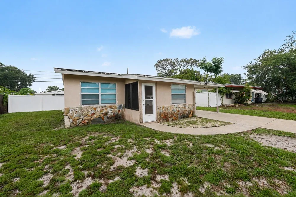 131 EMERALD LANE Largo, FL 33771
