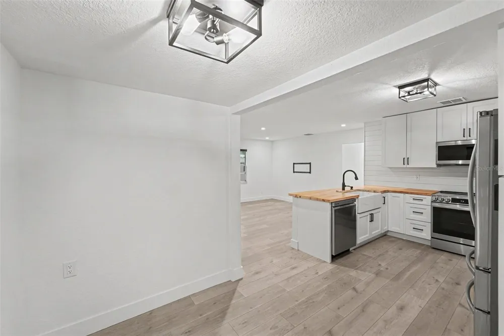 131 EMERALD LANE Largo, FL 33771
