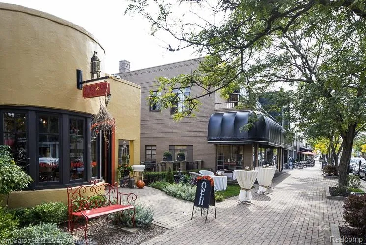 1178 Beaconsfield #3 Grosse Pointe Park City, MI 48230