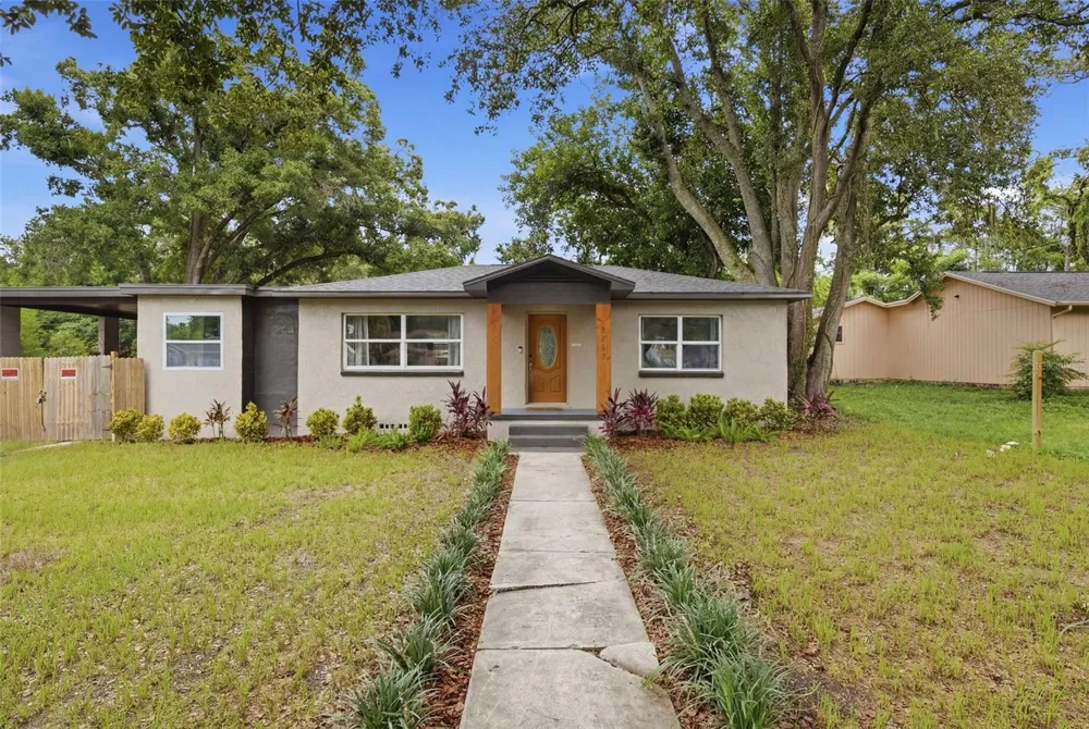 8719 TEMPLE AVENUE Tampa, FL 33617