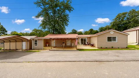 146 Lakeshore Dr