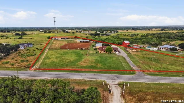 10085 Fm 775 La Vernia, TX 78121