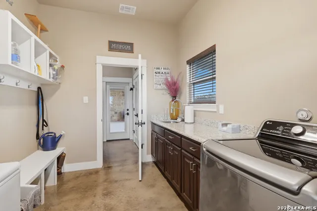 10085 Fm 775 La Vernia, TX 78121