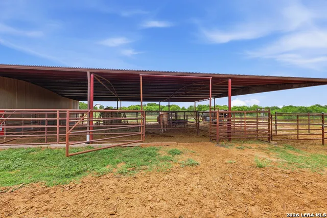 10085 Fm 775 La Vernia, TX 78121