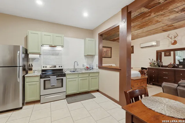 10085 Fm 775 La Vernia, TX 78121