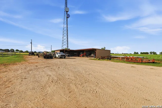 10085 Fm 775 La Vernia, TX 78121