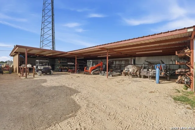 10085 Fm 775 La Vernia, TX 78121