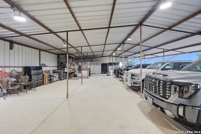 10085 Fm 775 La Vernia, TX 78121