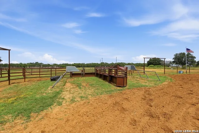 10085 Fm 775 La Vernia, TX 78121