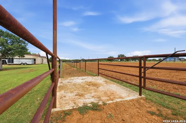 10085 Fm 775 La Vernia, TX 78121