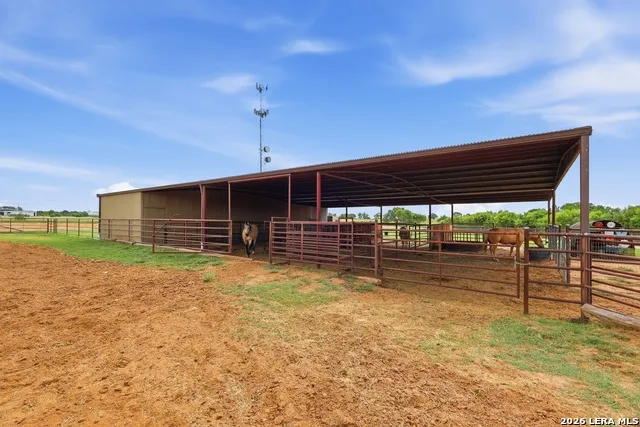 10085 Fm 775 La Vernia, TX 78121
