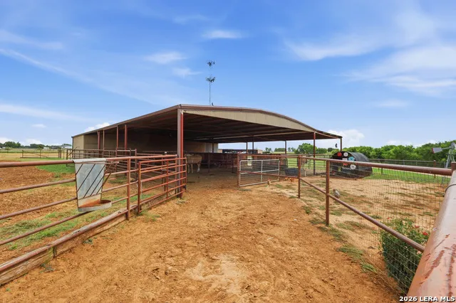 10085 Fm 775 La Vernia, TX 78121