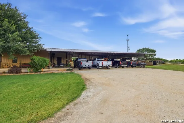 10085 Fm 775 La Vernia, TX 78121