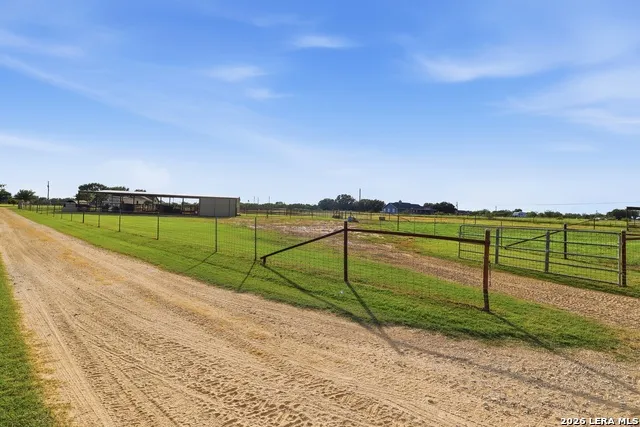 10085 Fm 775 La Vernia, TX 78121