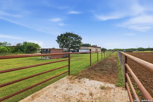 10085 Fm 775 La Vernia, TX 78121