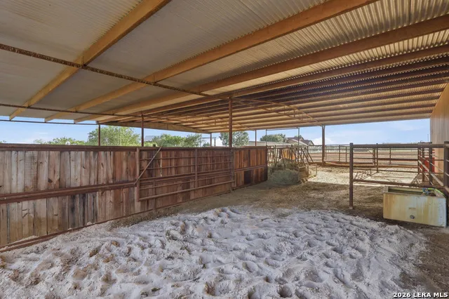 10085 Fm 775 La Vernia, TX 78121