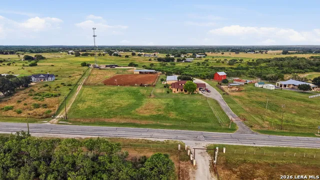 10085 Fm 775 La Vernia, TX 78121