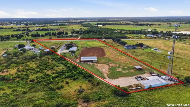 10085 Fm 775 La Vernia, TX 78121