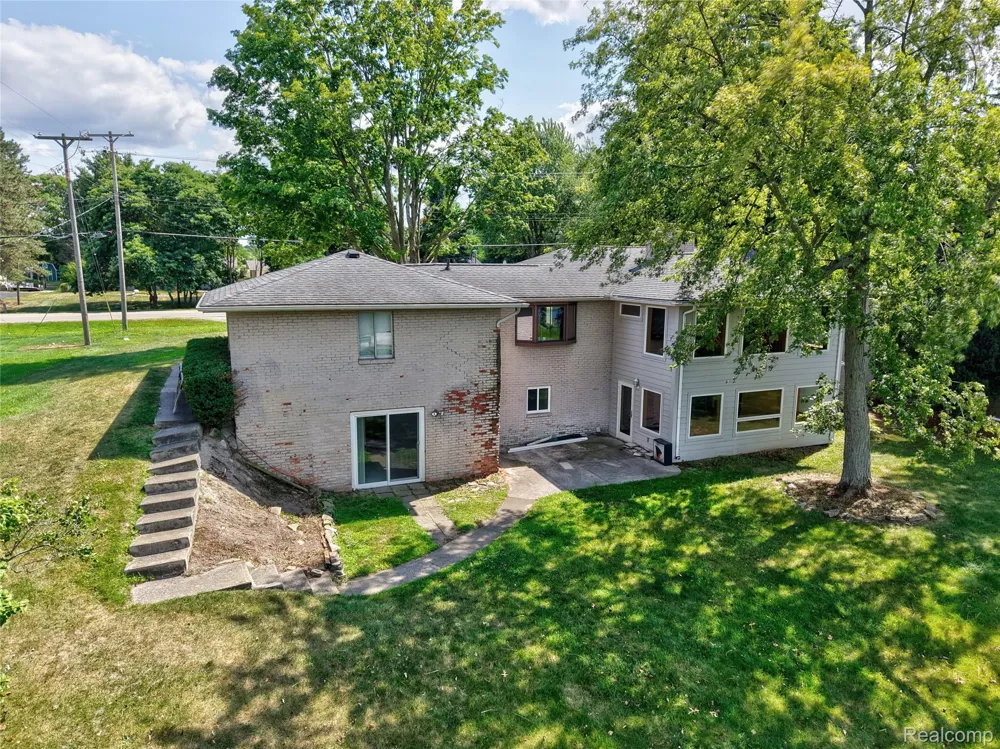 2354 Grove Park Road Fenton City, MI 48430