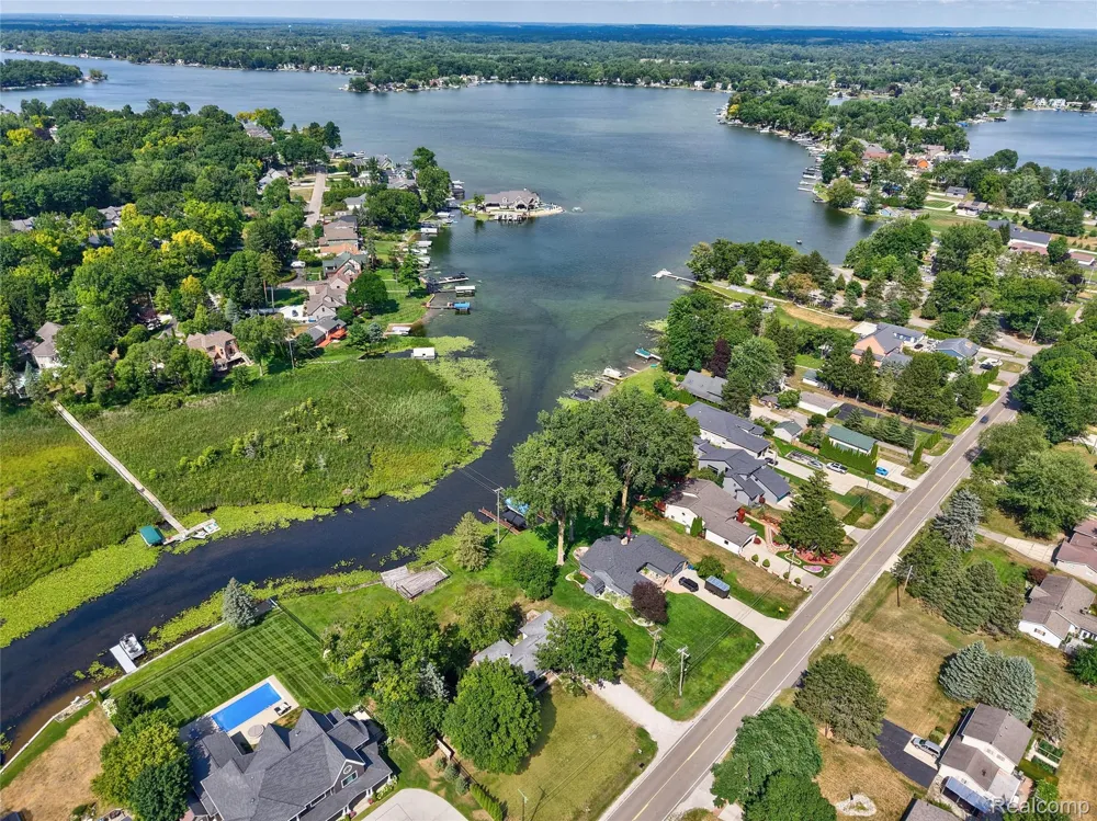 2354 Grove Park Road Fenton City, MI 48430
