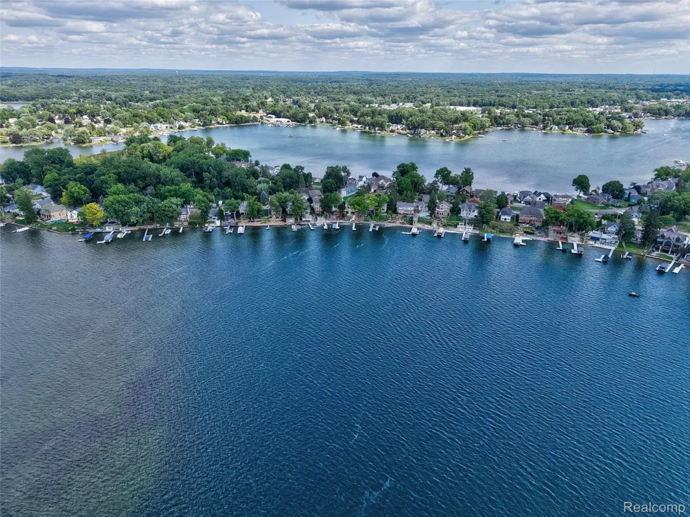 2354 Grove Park Road Fenton City, MI 48430