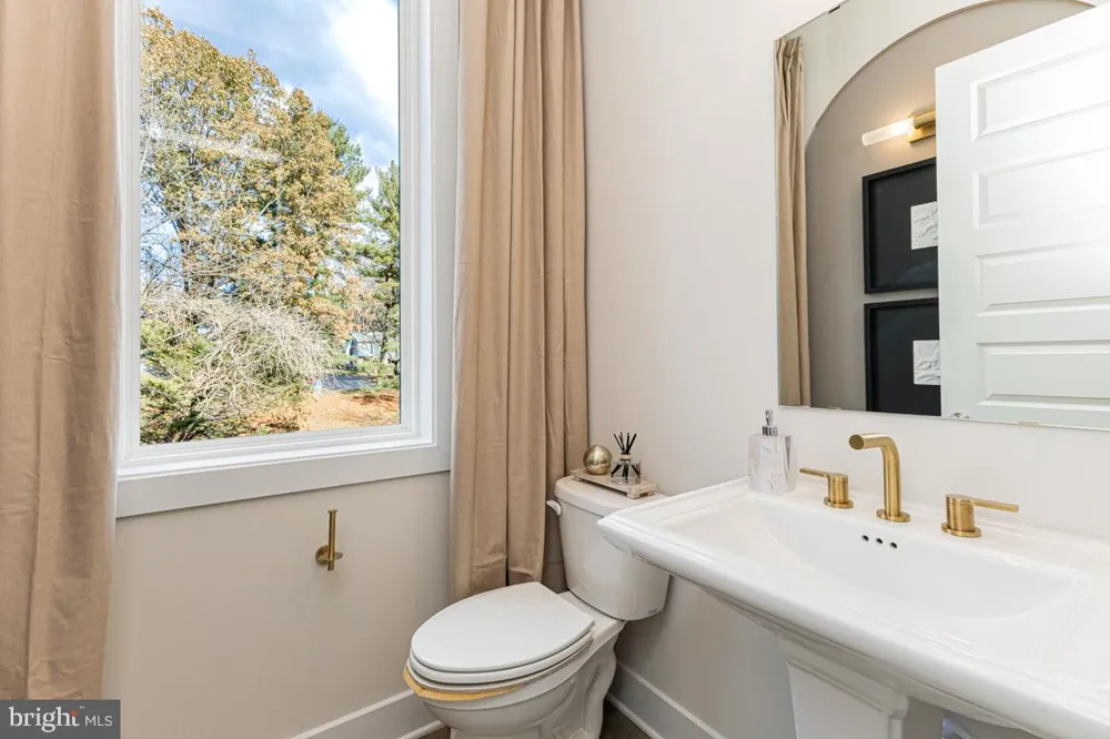 11579 PATRIOTIC LANE Reston, VA 20190