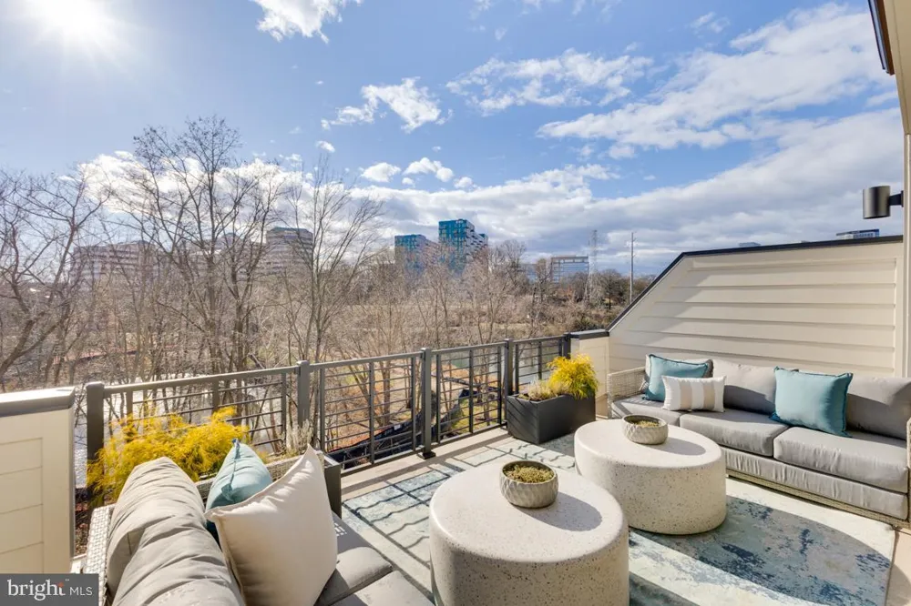 11579 PATRIOTIC LANE Reston, VA 20190