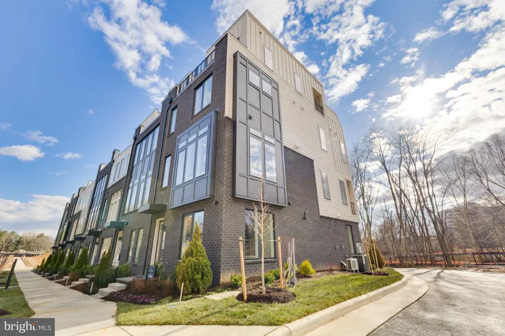 11579 PATRIOTIC LANE Reston, VA 20190
