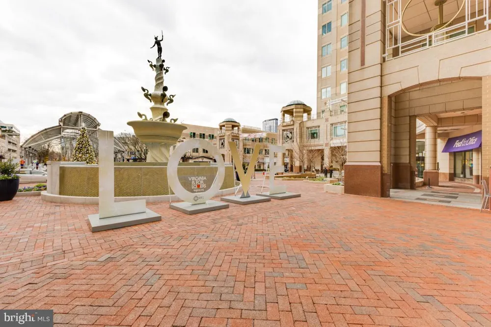 11579 PATRIOTIC LANE Reston, VA 20190