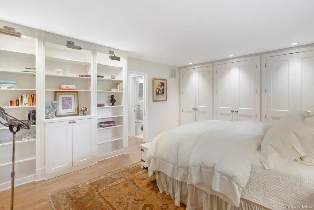 514 Pantigo Road #5 East Hampton, NY 11937