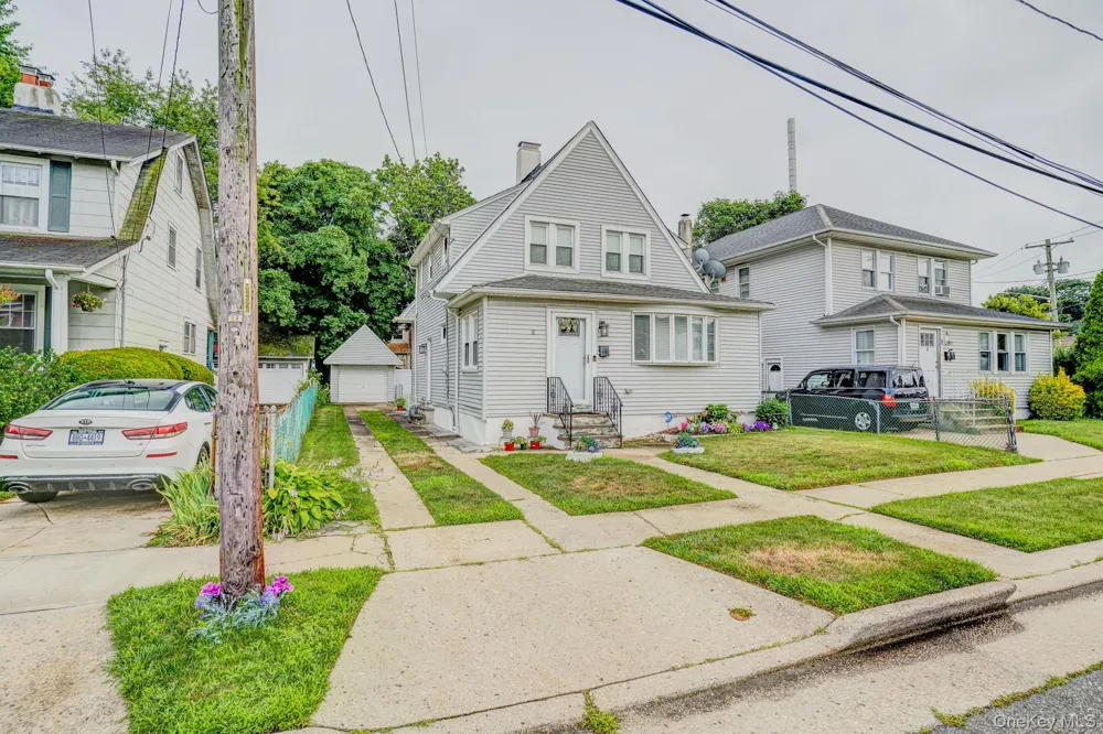 8 Frazier Street Hempstead, NY 11550