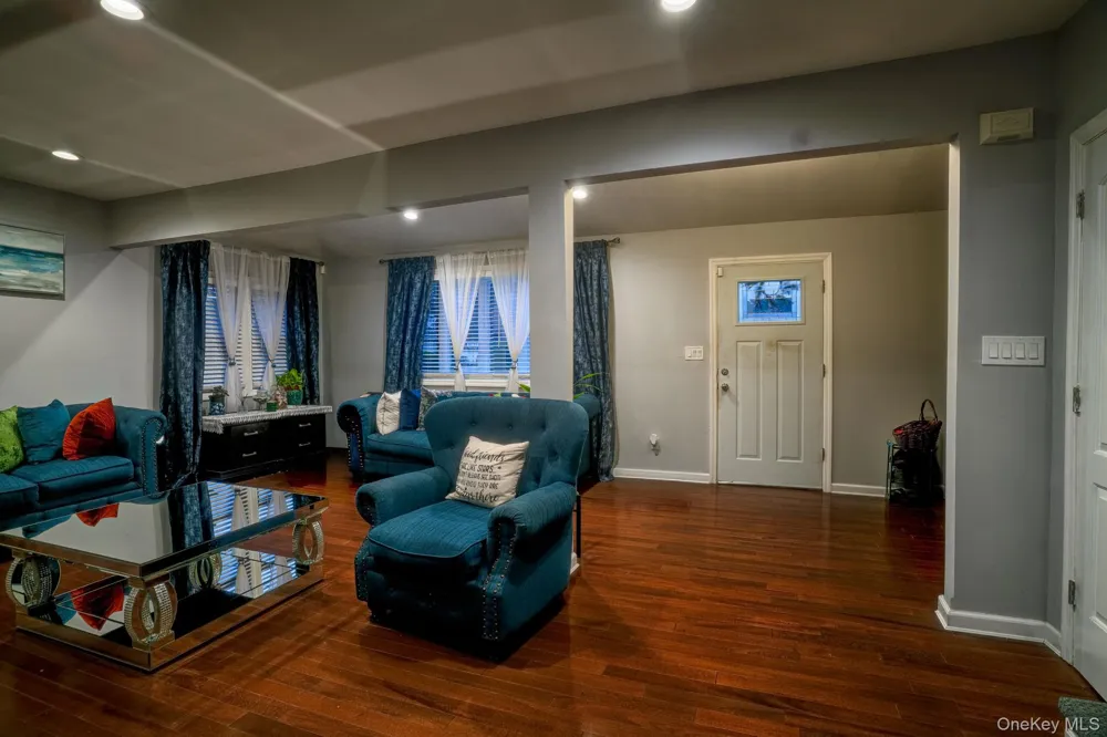8 Frazier Street Hempstead, NY 11550