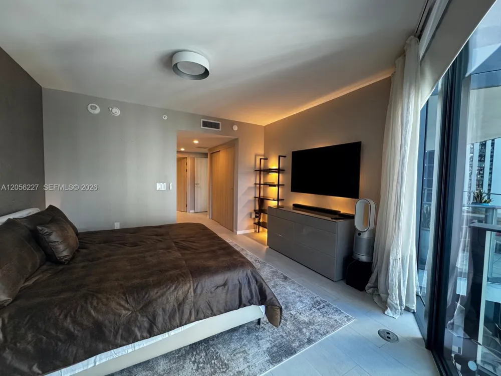 1000 Brickell Plaza #2301 Miami, FL 33131