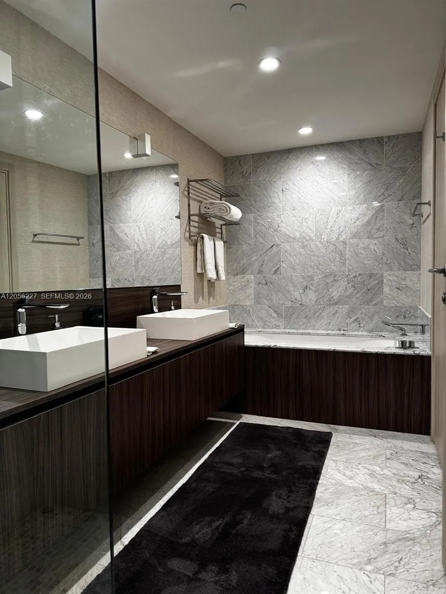 1000 Brickell Plaza #2301 Miami, FL 33131