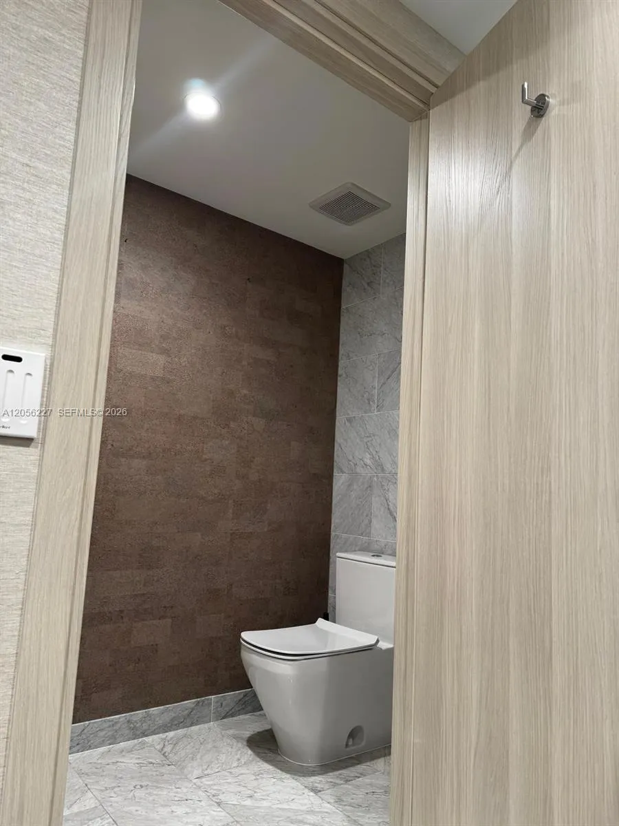1000 Brickell Plaza #2301 Miami, FL 33131