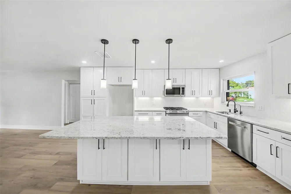 10604 WHITMAN CIRCLE Orlando, FL 32821