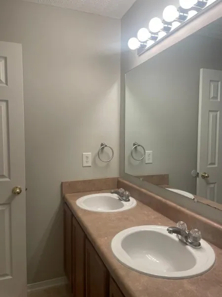 2722 Sutherland Dr Thompsons Station, TN 37179