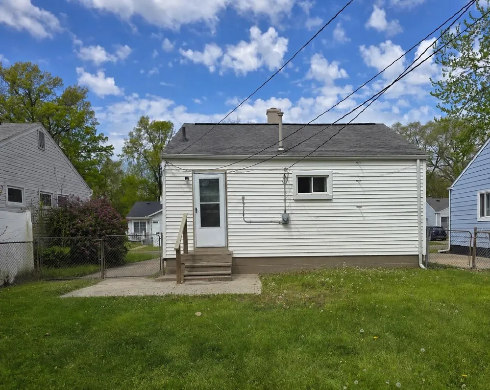 27392 Osmun Street Madison Heights, MI 48071