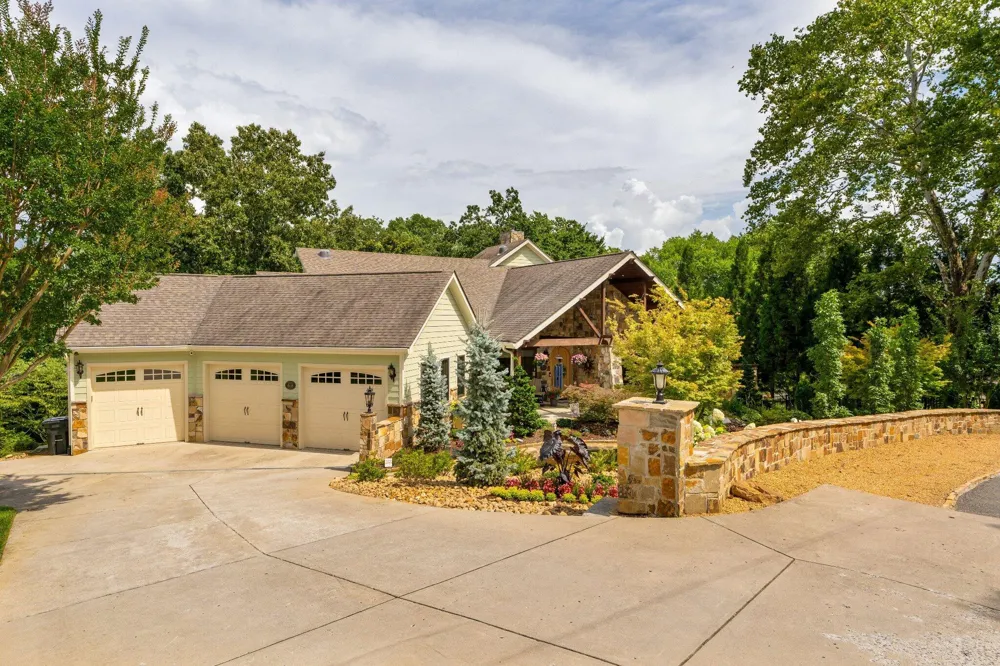 125 Fleetwood Drive Lookout Mountain, TN 37350