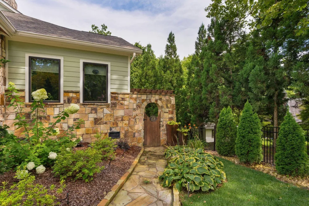 125 Fleetwood Drive Lookout Mountain, TN 37350