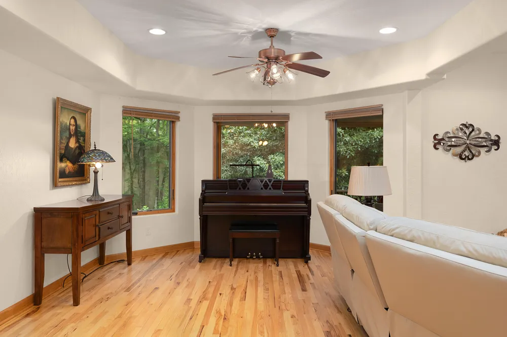 125 Fleetwood Drive Lookout Mountain, TN 37350