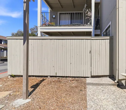 8 Lakeview Court