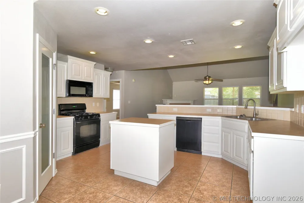 9708 E 111th Street Owasso, OK 74055