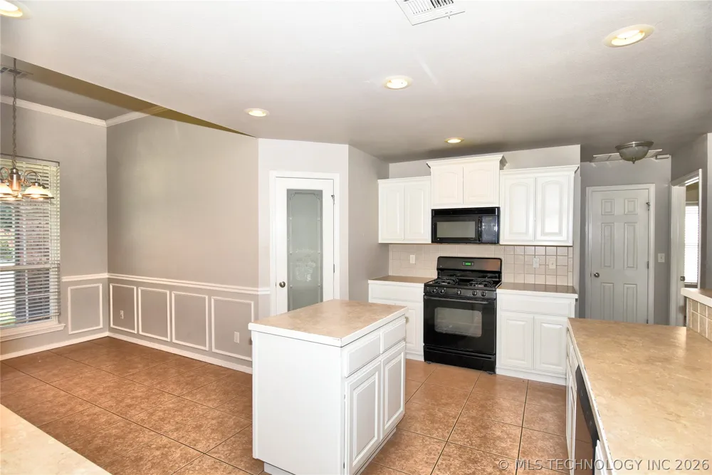 9708 E 111th Street Owasso, OK 74055