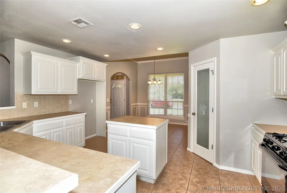 9708 E 111th Street Owasso, OK 74055