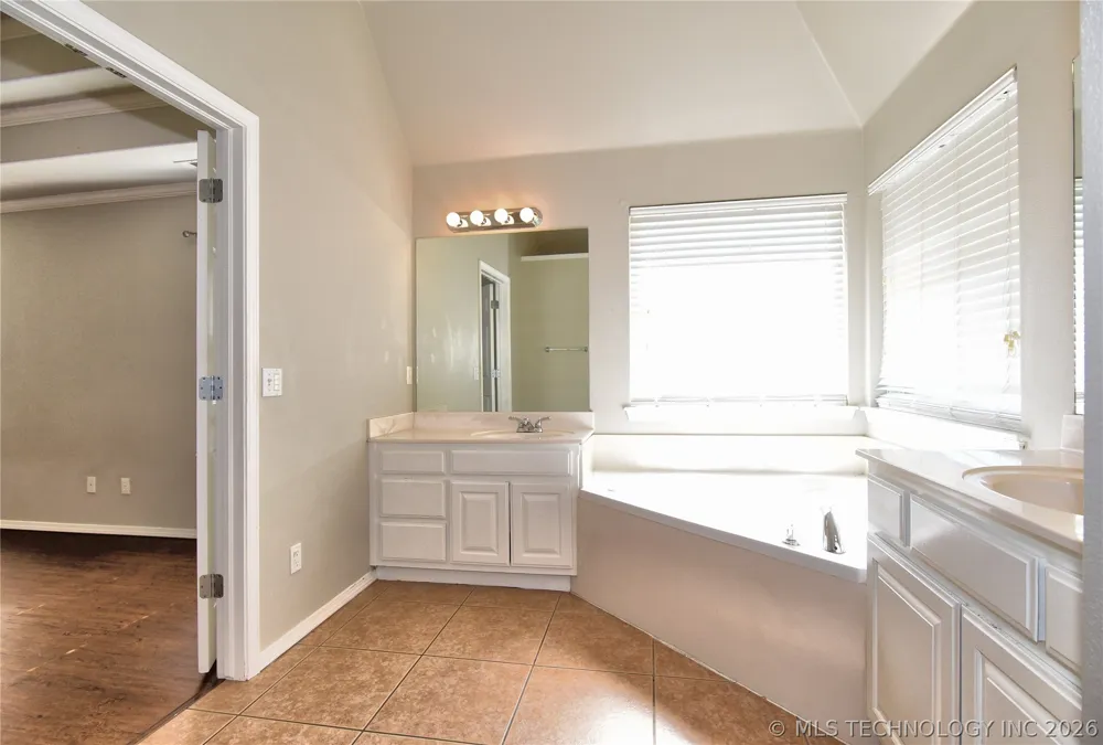 9708 E 111th Street Owasso, OK 74055