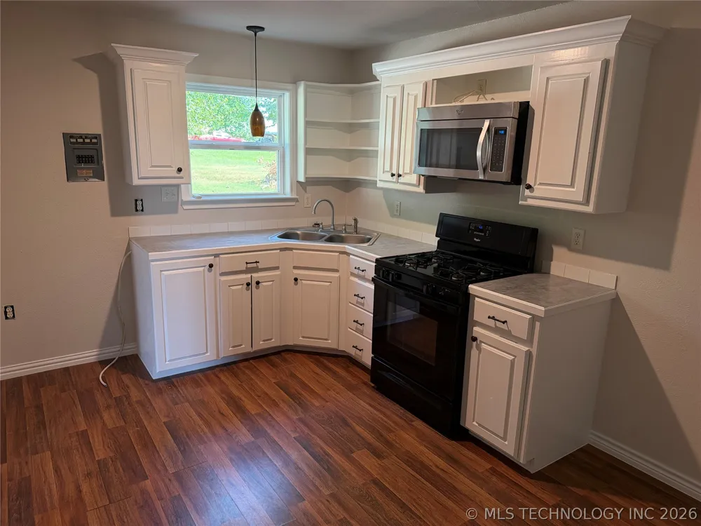906 S McKinley Calera, OK 74730