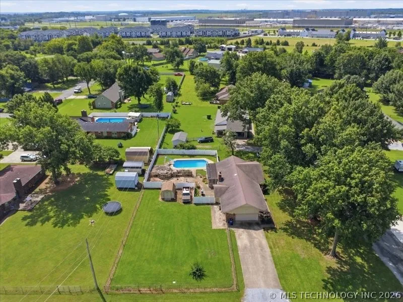 25 Village Circle Pryor, OK 74361