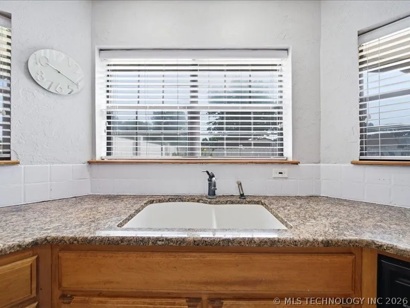 25 Village Circle Pryor, OK 74361