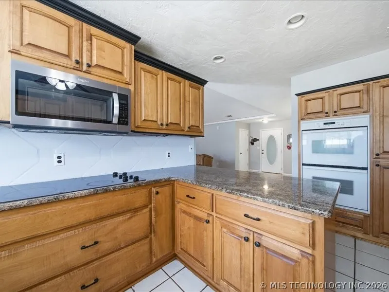 25 Village Circle Pryor, OK 74361